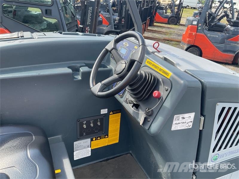 Advance CS7010 Ride-On Electric Floor Sweeper その他収穫設備