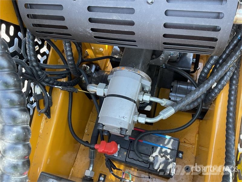 AGT MX-CRT23 Mini Compact Track Loader (Unused) Carregadoras de direcção deslizante