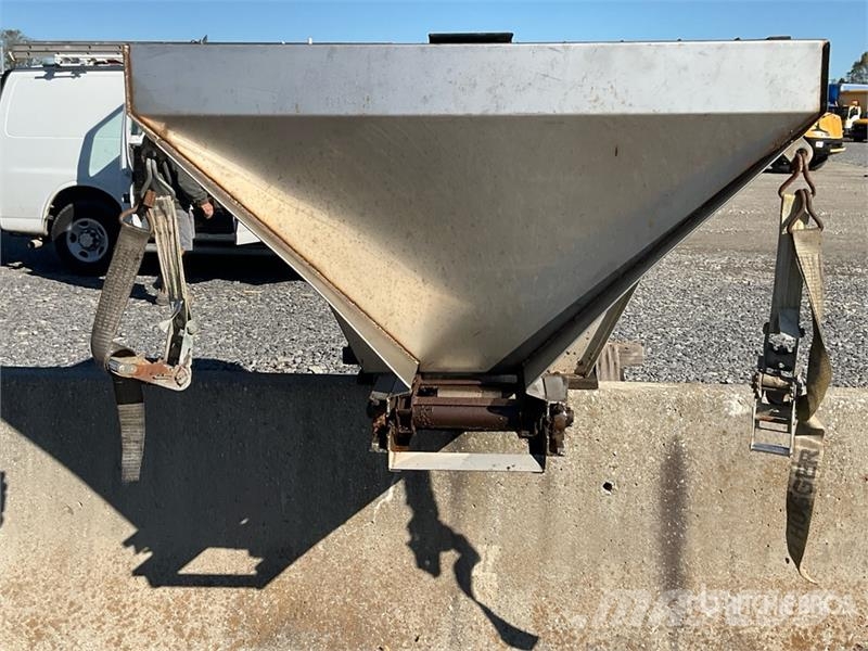  Air-Flo PSV8ESS Salt Spreader - Fits Truck 融雪撒布机