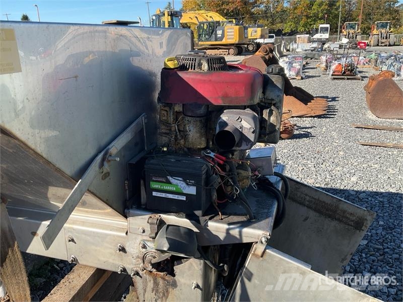Air-Flo PSV8ESS Self contained Salt Spreader - Fit Sand and salt spreaders