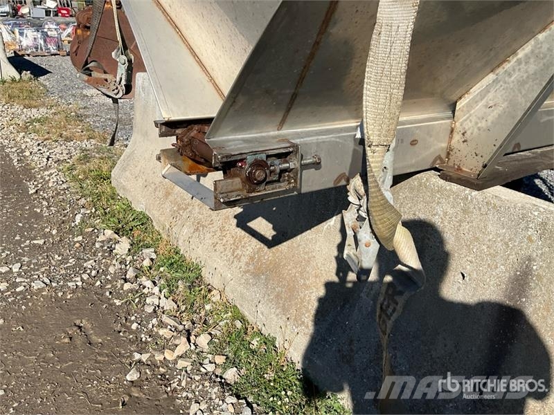 Air-Flo PSV8ESS Self contained Salt Spreader - Fit Sand and salt spreaders