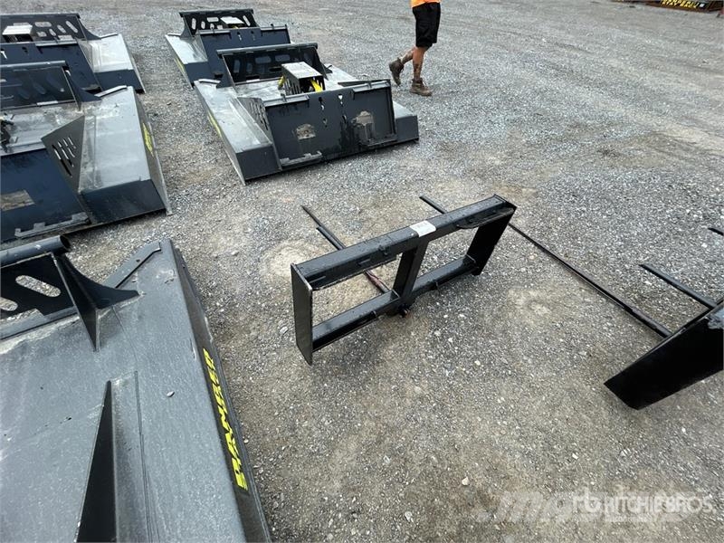  All-Star 44 in Skid Steer Bale Spear (Unused) مكونات أخرى