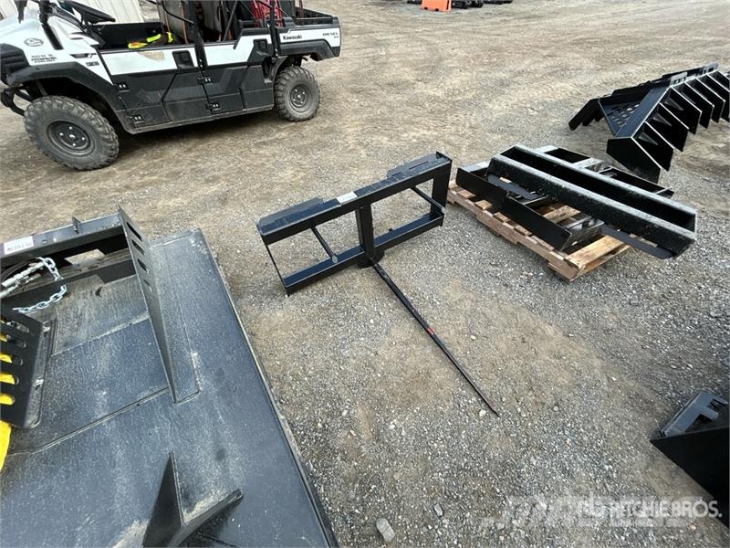  All-Star 44 in Skid Steer Bale Spear (Unused) مكونات أخرى
