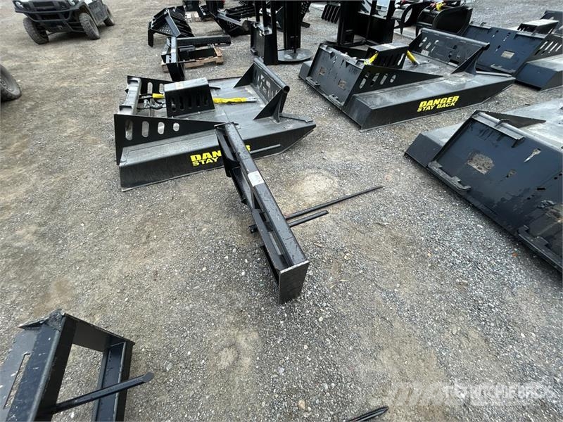 All-Star 44 in Skid Steer Bale Spear (Unused) مكونات أخرى