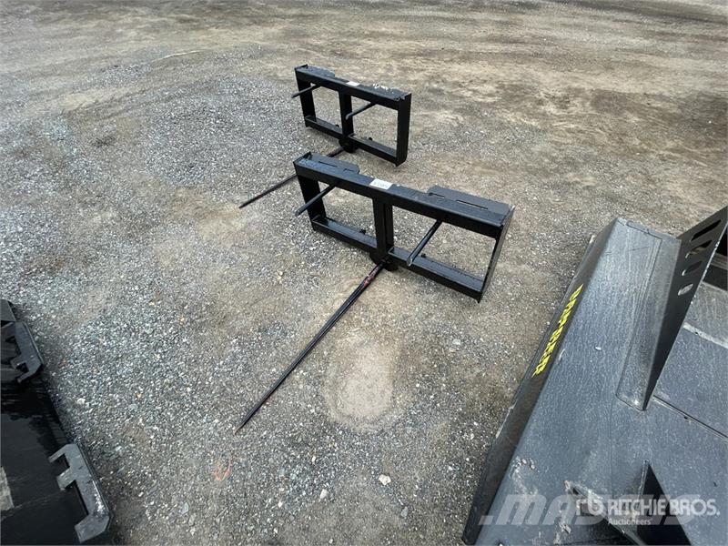  All-Star 44 in Skid Steer Bale Spear (Unused) مكونات أخرى
