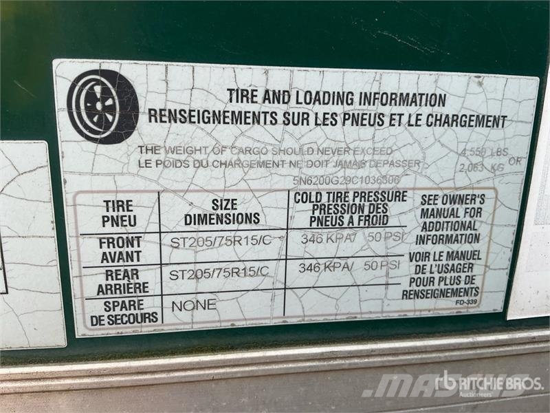 American Hauler 16 ft T/A Enclosed Trailer Furgons