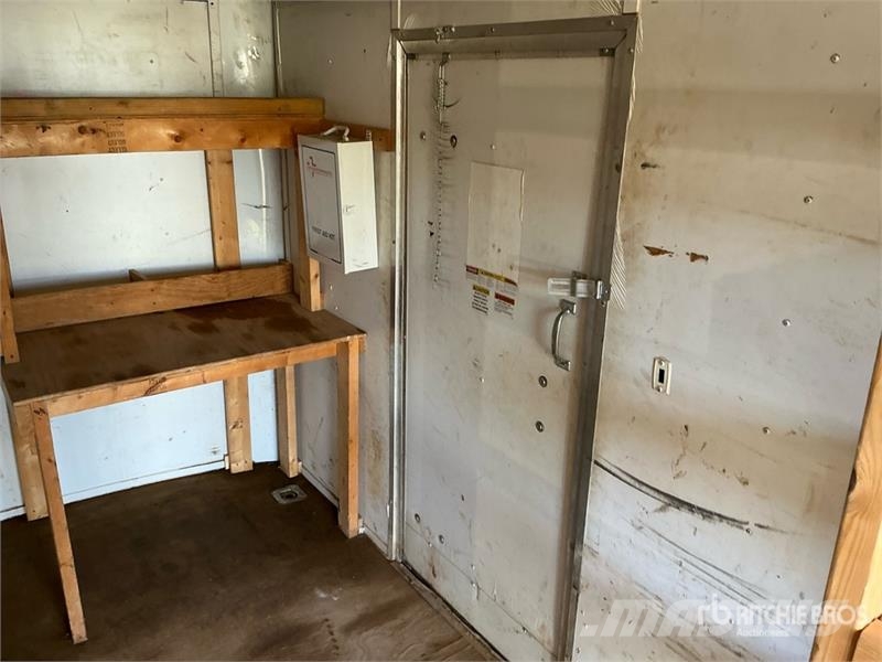American Hauler 16 ft T/A Enclosed Trailer Furgons