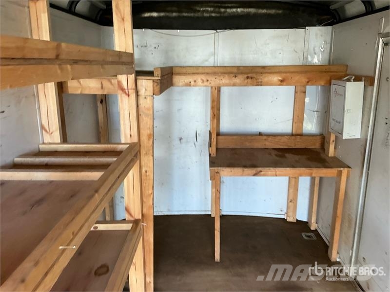 American Hauler 16 ft T/A Enclosed Trailer Furgons