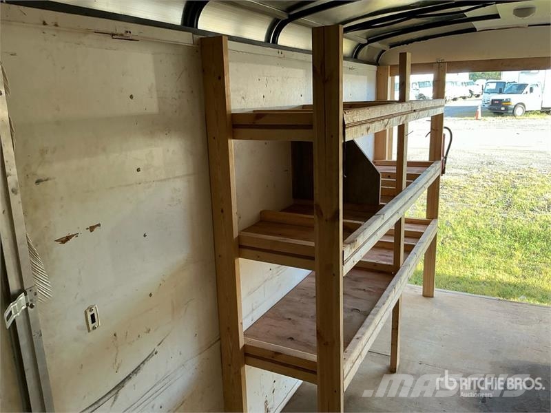 American Hauler 16 ft T/A Enclosed Trailer Furgons