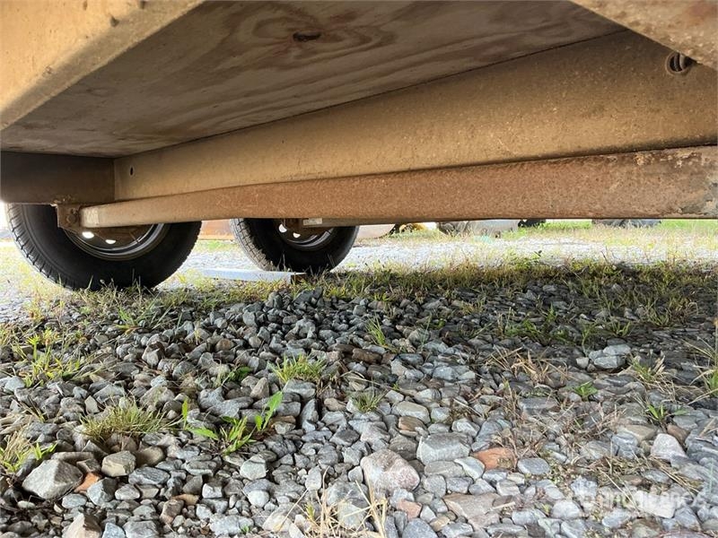 American Hauler 16 ft T/A Enclosed Trailer Furgons