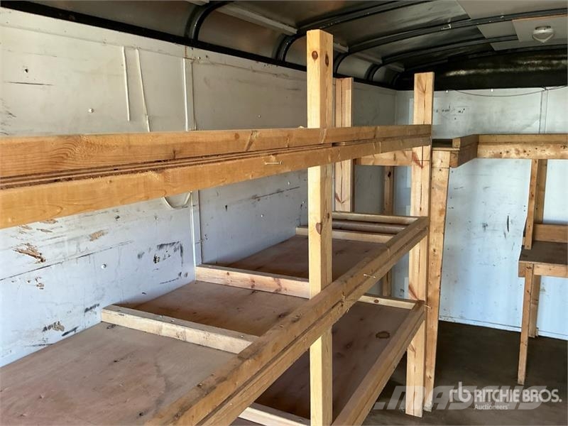 American Hauler 16 ft T/A Enclosed Trailer Furgons