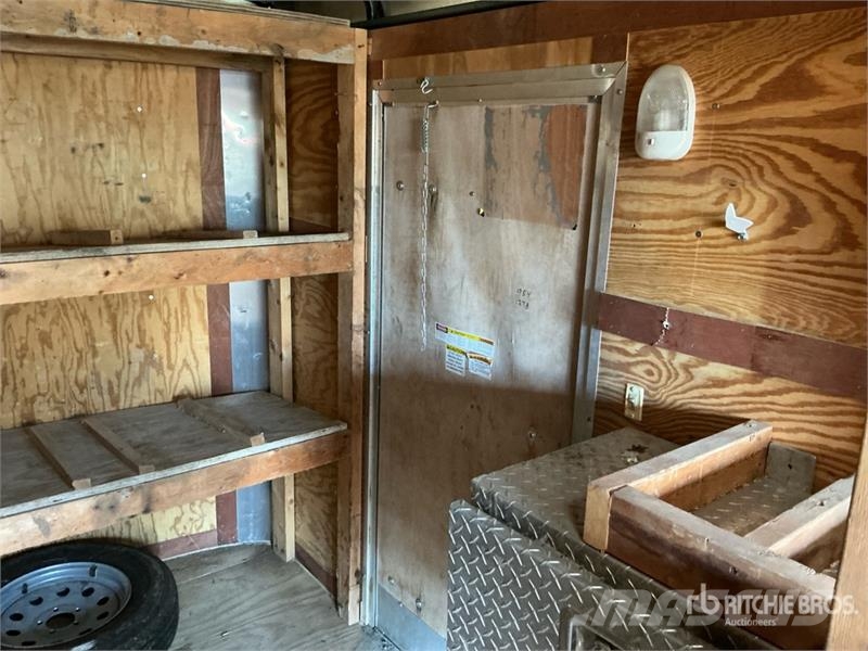 American Hauler 16 ft T/A Enclosed Trailer Furgons