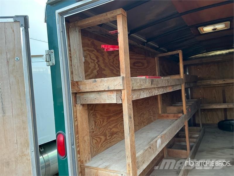 American Hauler 16 ft T/A Enclosed Trailer Furgons