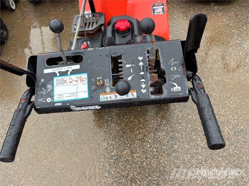 Ariens 28 in Walk-Behind Snow Blower Snøfresere