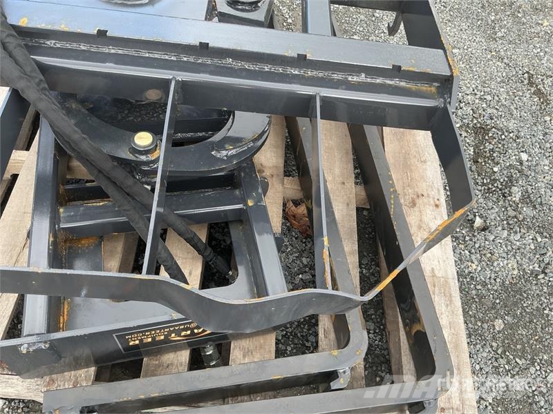 Arteer RPT-42L 60 in Rotating Hydraulic Skid Steer Forks Widły