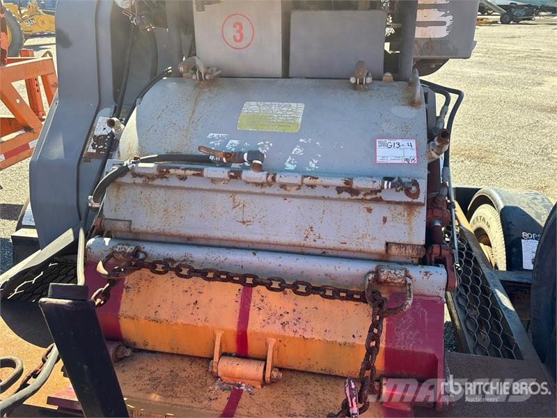 Asphalt Zipper AZ300 30 in - Asphalt Recycler Cold Planer Attachm Fresadoras de asfalto