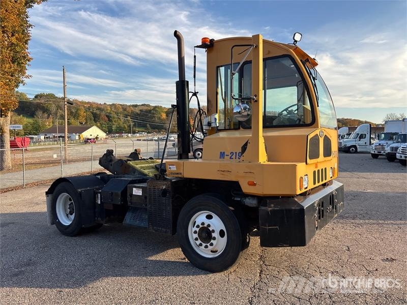 Autocar XSpotter 4x2 Spotter Truck Terminal tractors