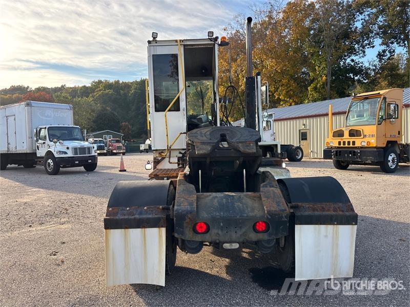 Autocar XSpotter 4x2 Spotter Truck Terminal tractors
