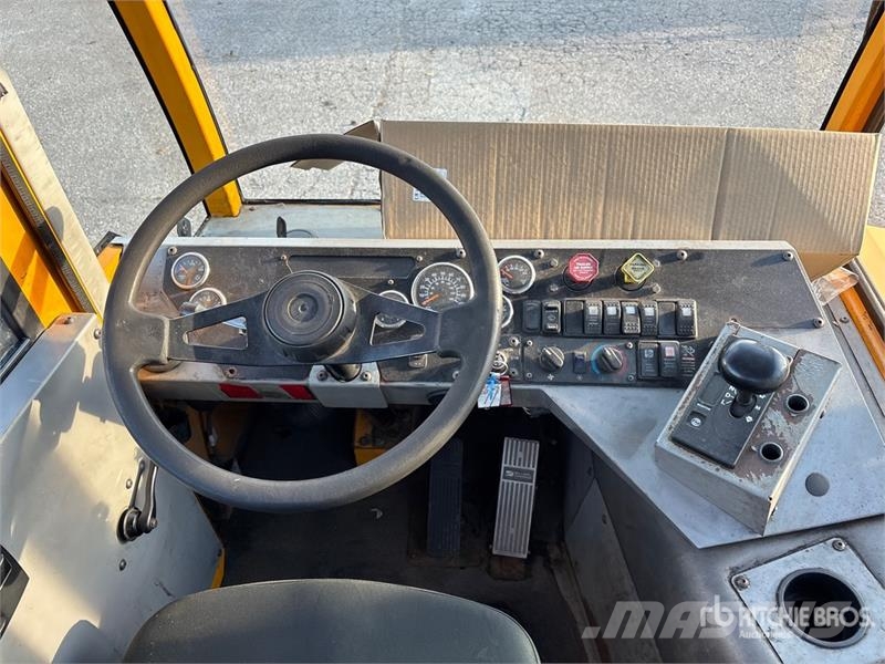 Autocar XSpotter 4x2 Spotter Truck Terminal tractors