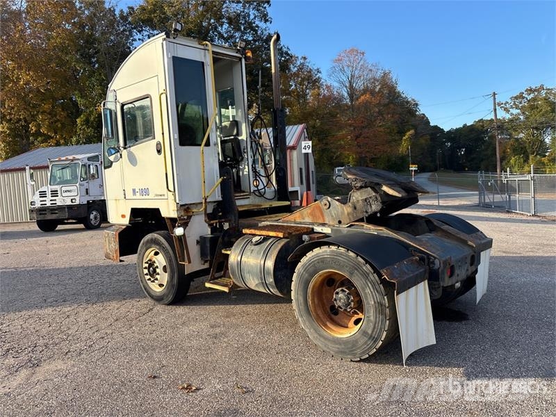 Autocar XSpotter 4x2 Spotter Truck Terminal tractors
