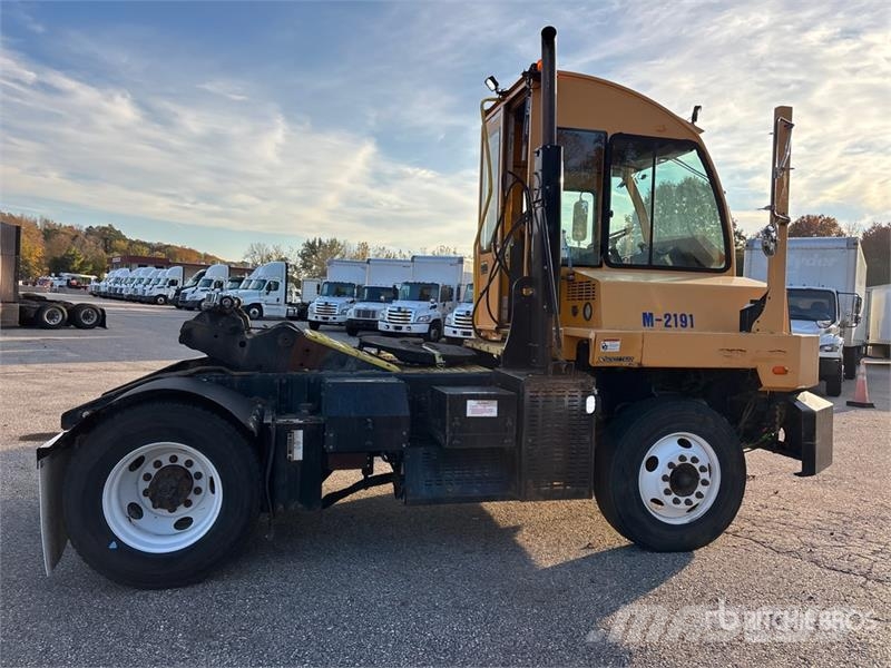 Autocar XSpotter 4x2 Spotter Truck Terminal tractors