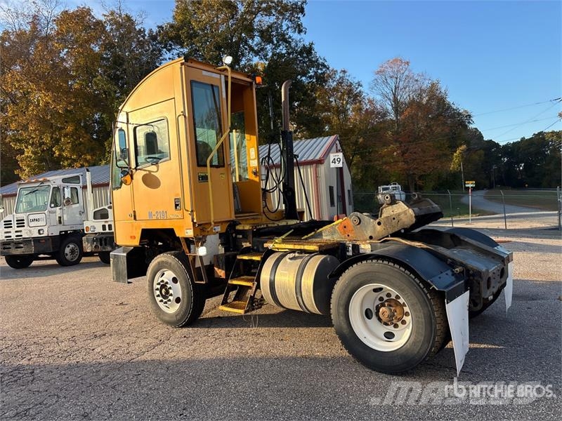 Autocar XSpotter 4x2 Spotter Truck Terminal tractors
