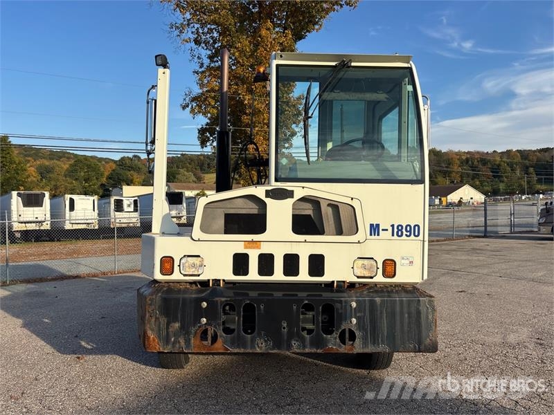 Autocar XSpotter 4x2 Spotter Truck Terminal tractors