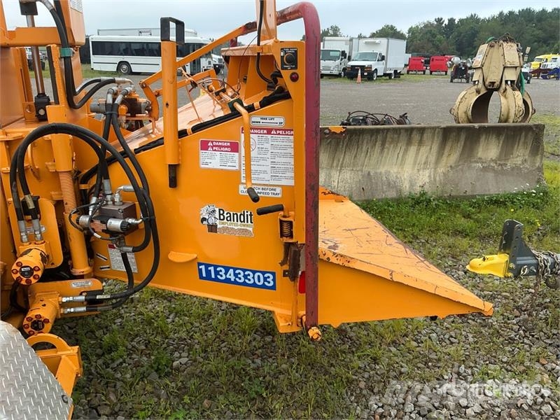 Bandit 12XPC Tow-Behind Wood Chipper Haketuskoneet