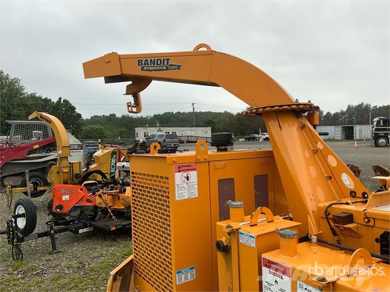 Bandit 12XPC Tow-Behind Wood Chipper Haketuskoneet