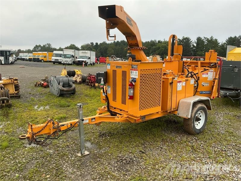 Bandit 12XPC Tow-Behind Wood Chipper Haketuskoneet