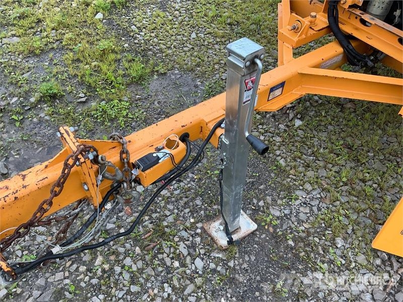 Bandit 12XPC Tow-Behind Wood Chipper Haketuskoneet