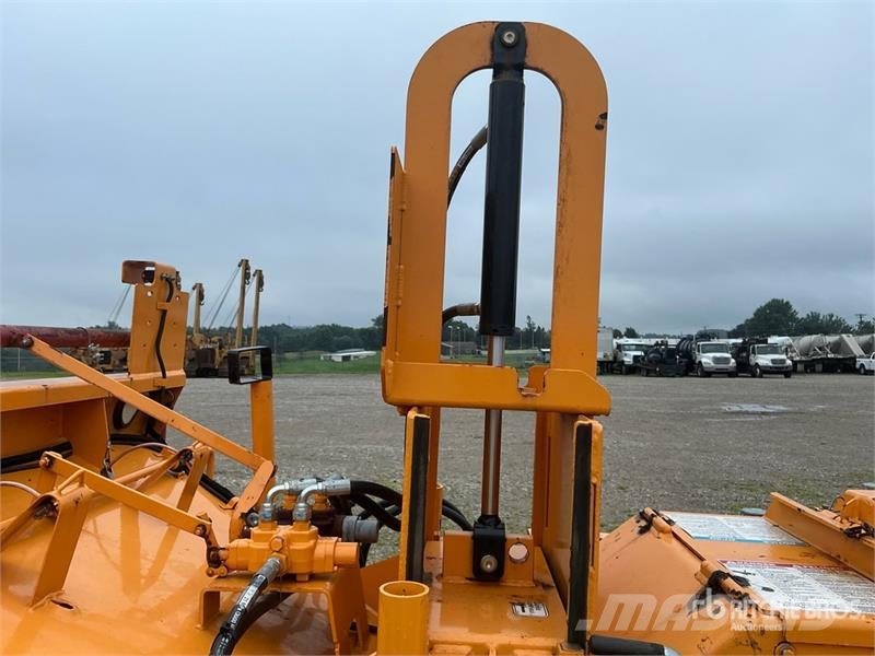 Bandit 12XPC Tow-Behind Wood Chipper Haketuskoneet