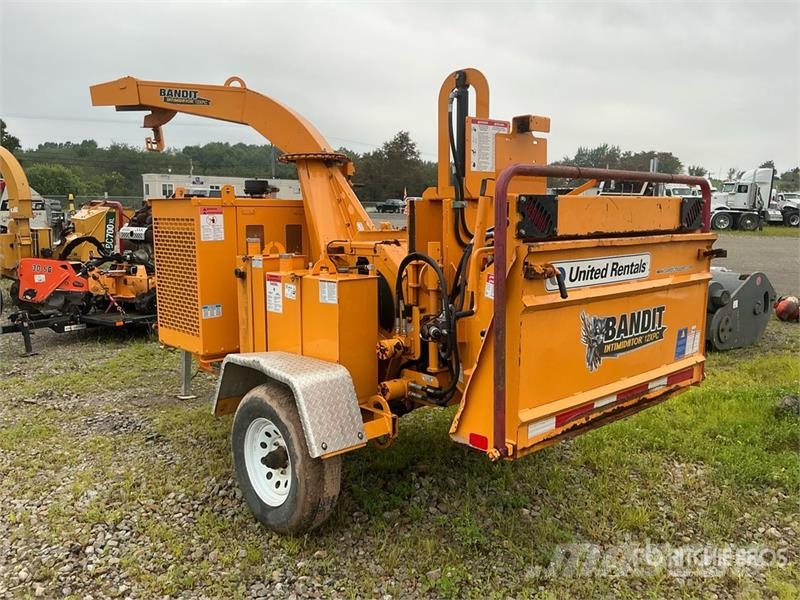 Bandit 12XPC Tow-Behind Wood Chipper Haketuskoneet