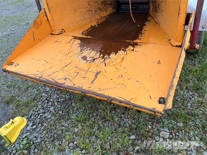 Bandit 12XPC Tow-Behind Wood Chipper Haketuskoneet