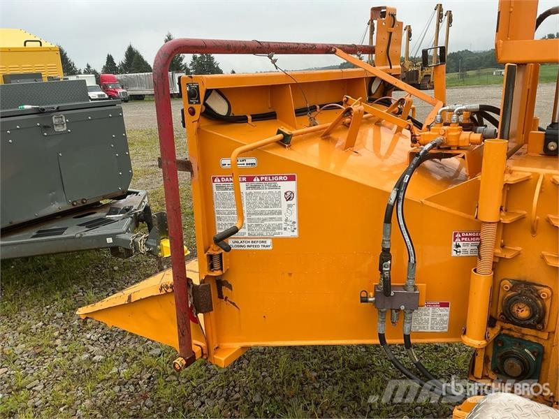 Bandit 12XPC Tow-Behind Wood Chipper Haketuskoneet