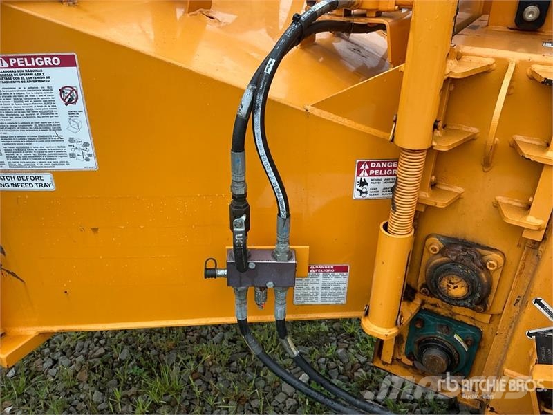 Bandit 12XPC Tow-Behind Wood Chipper Haketuskoneet