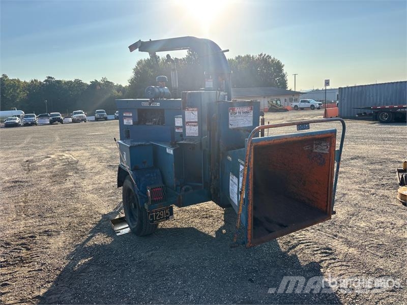 Bandit 200UC Tow-Behind Wood Chipper Drobilice drva / čiperi