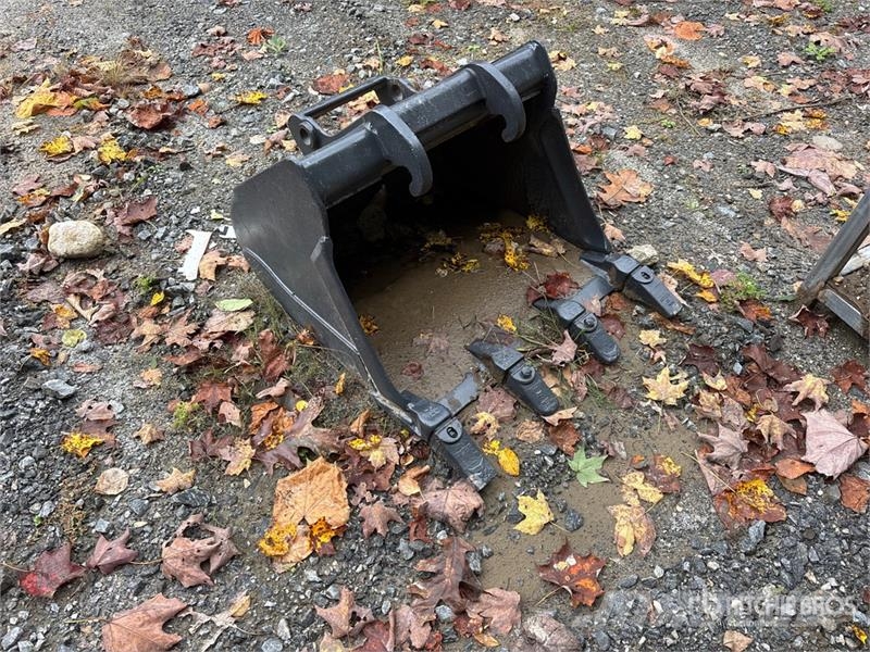 Bobcat 24 in Q/C Digging Excavator Bucket (Unused) Žlice