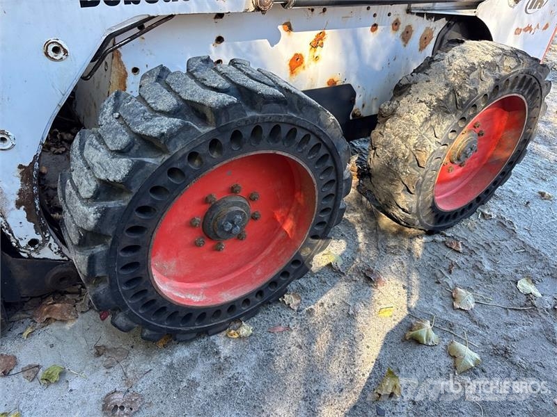 Bobcat 863 لوادر انزلاقية التوجيه