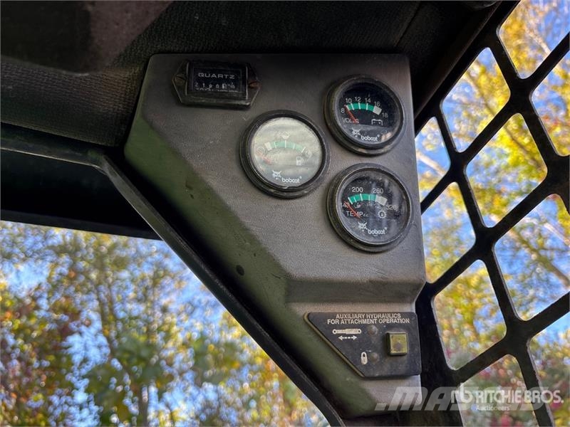 Bobcat 863 لوادر انزلاقية التوجيه
