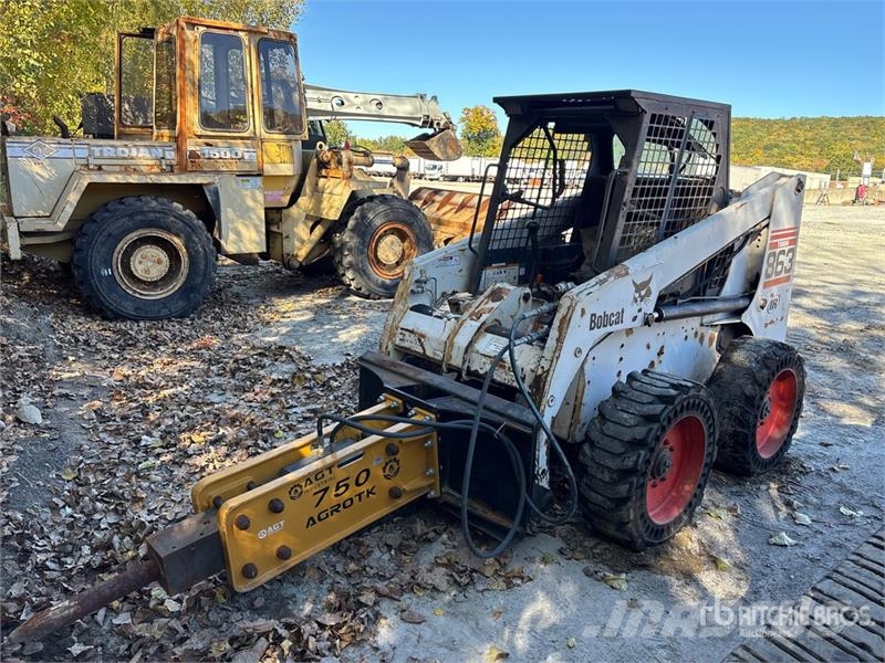 Bobcat 863 لوادر انزلاقية التوجيه