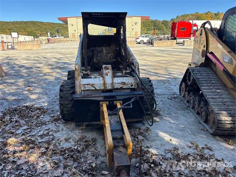 Bobcat 863 لوادر انزلاقية التوجيه