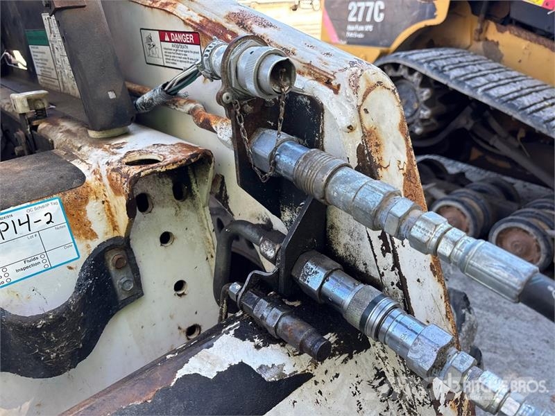Bobcat 863 لوادر انزلاقية التوجيه