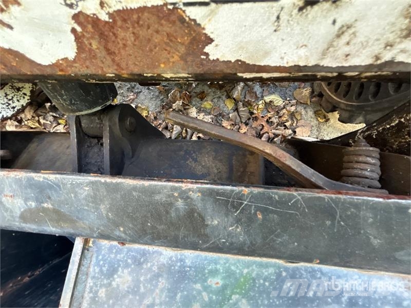 Bobcat 863 لوادر انزلاقية التوجيه