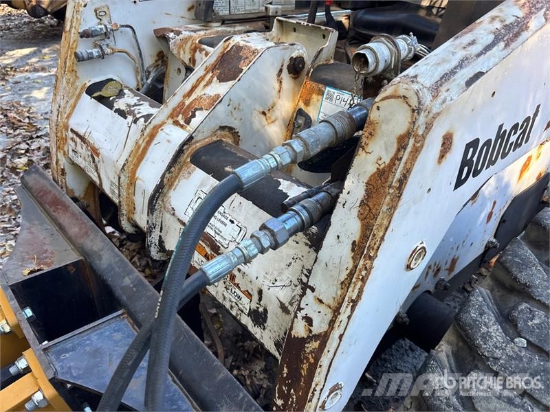 Bobcat 863 لوادر انزلاقية التوجيه