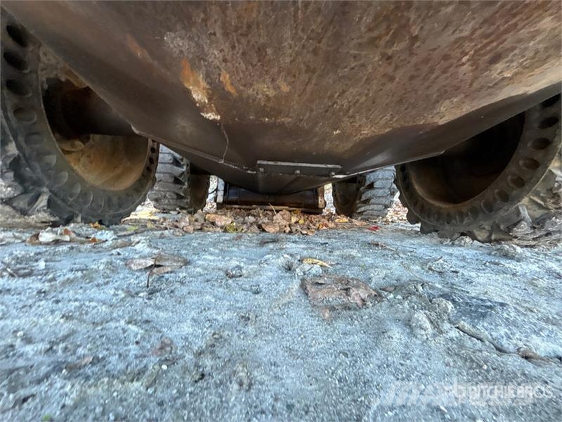 Bobcat 863 لوادر انزلاقية التوجيه