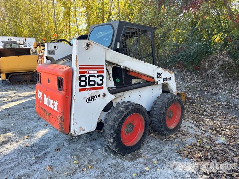 Bobcat 863 لوادر انزلاقية التوجيه