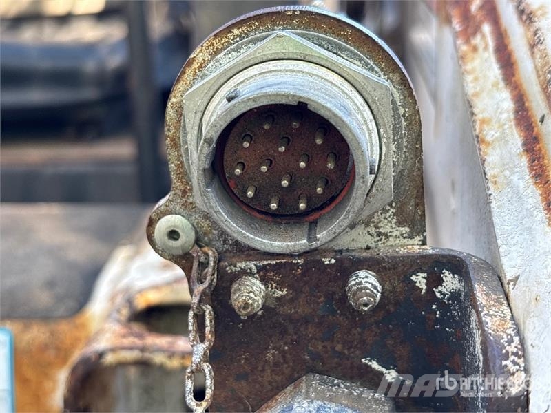 Bobcat 863 لوادر انزلاقية التوجيه
