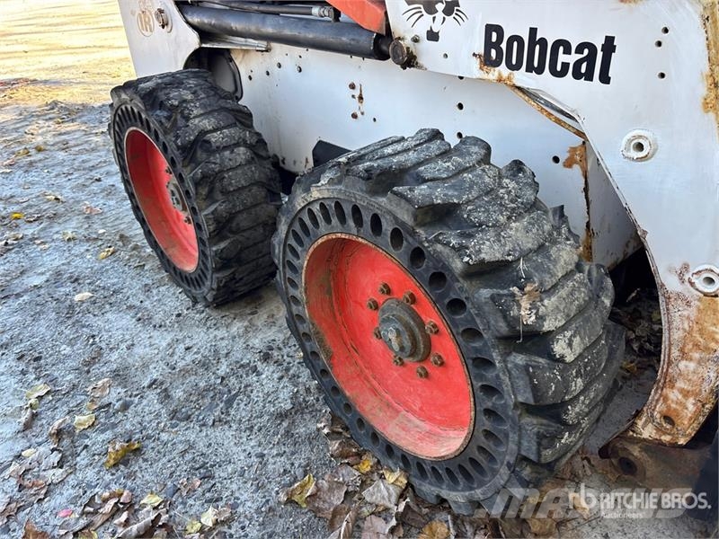 Bobcat 863 لوادر انزلاقية التوجيه