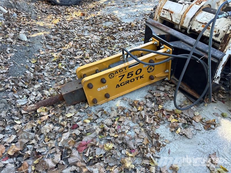 Bobcat 863 لوادر انزلاقية التوجيه